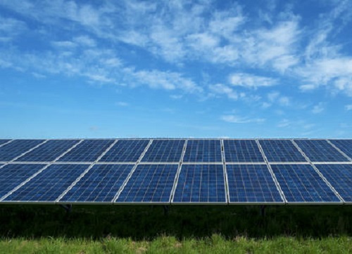 沙特与七个新太阳能项目签署购电协议